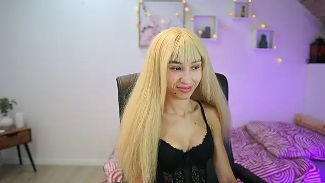 Snapshot of Amai__Liu chatting on 11.05.25 Amai Liu online show from 11.05.25