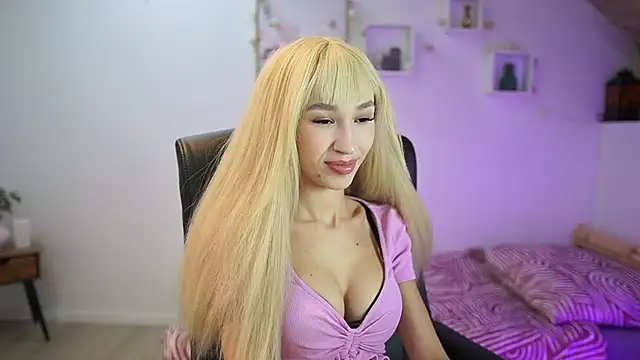 Snapshot of Amai__Liu chatting on 11.08.25 Amai Liu online show from 11.08.25