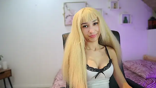 Snapshot of Amai__Liu chatting on 11.10.25 Amai Liu online show from 11.10.25