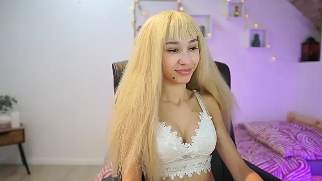 Snapshot of Amai__Liu chatting on 11.21.25 Amai Liu online show from 11.21.25