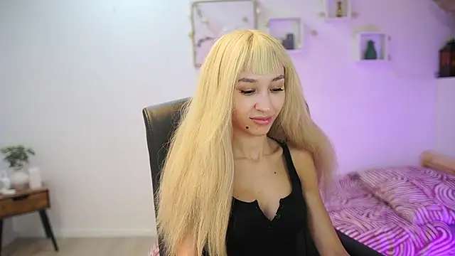 Snapshot of Amai__Liu chatting on 11.24.25 Amai Liu online show from 11.24.25