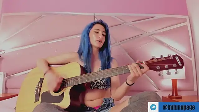 Snapshot of Lunapage chatting on 02.07.25 Lunapage online show from 02.07.25