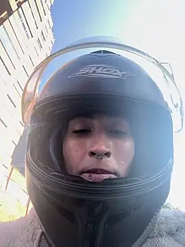 Snapshot of Lunapage chatting on 02.28.25 Lunapage online show from 02.28.25