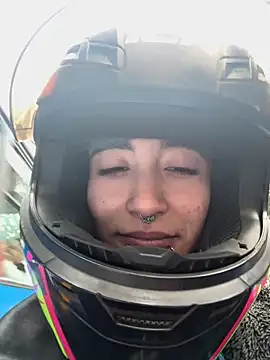 Snapshot of Lunapage chatting on 03.04.25 Lunapage online show from 03.04.25