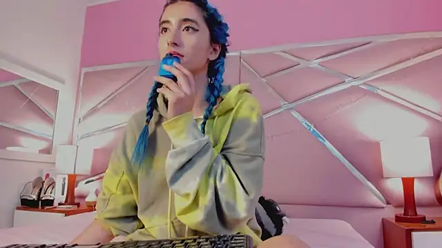 Snapshot of Lunapage chatting on 03.10.25 Lunapage online show from 03.10.25