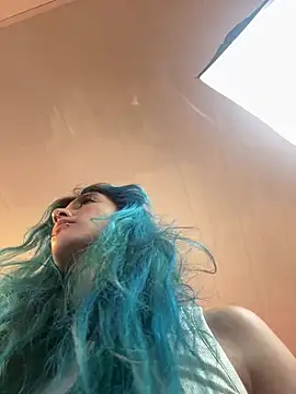 Snapshot of Lunapage chatting on 03.21.25 Lunapage online show from 03.21.25