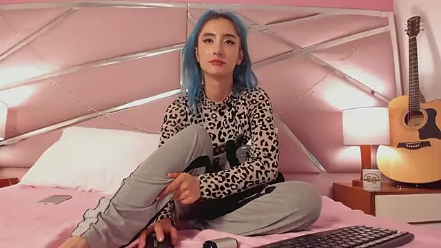 Snapshot of Lunapage chatting on 03.21.25 Lunapage online show from 03.21.25