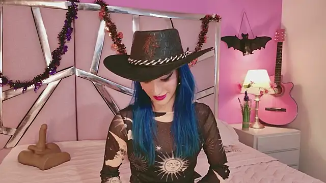 Snapshot of Lunapage chatting on 10.18.25 Lunapage online show from 10.18.25