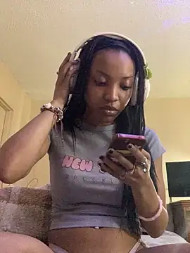 Snapshot of KimiAqua chatting on 12.14.25 KimiAqua online show from 12.14.25