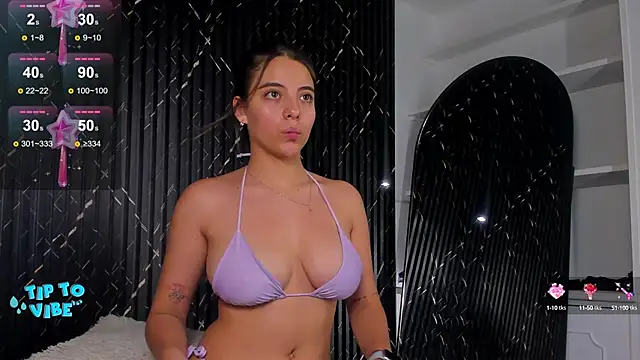 Snapshot of _noahjones chatting on 12.18.24 noahjones online show from 12.18.24