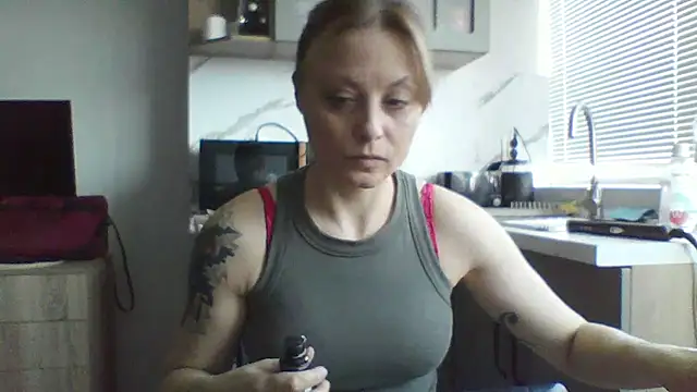 Snapshot of MySweetcum69 chatting on 11.15.25 MySweetcum69 online show from 11.15.25