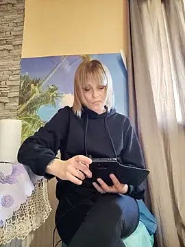 Snapshot of MySweetcum69 chatting on 11.24.25 MySweetcum69 online show from 11.24.25