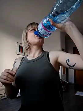 Snapshot of MySweetcum69 chatting on 11.30.25 MySweetcum69 online show from 11.30.25