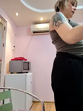 Snapshot of MySweetcum69 chatting on 12.16.25 MySweetcum69 online show from 12.16.25