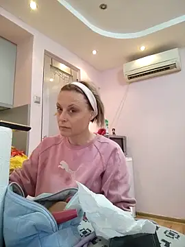 Snapshot of MySweetcum69 chatting on 12.17.25 MySweetcum69 online show from 12.17.25