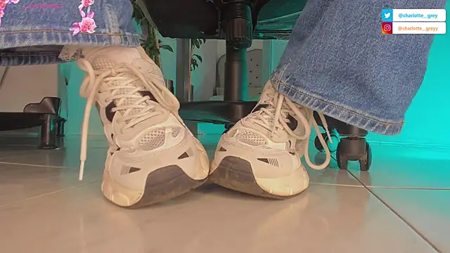 Snapshot of charlotte__grey chatting on 10.31.25 charlotte grey online show from 10.31.25