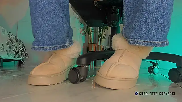 Snapshot of charlotte__grey chatting on 11.21.25 charlotte grey online show from 11.21.25