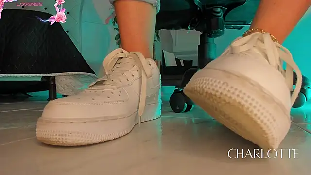 Snapshot of charlotte__grey chatting on 02.02.26 charlotte grey online show from 02.02.26