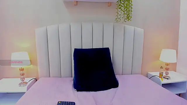 Mia thompson 19 online show from 07.03.26