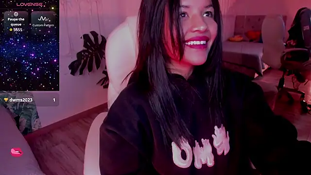 Snapshot of petite_molly_ chatting on 11.28.25 petite molly online show from 11.28.25