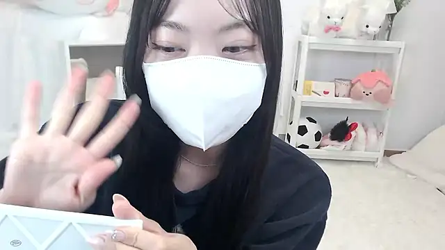 momo room online show from 04.25.26