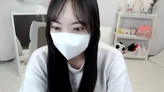momo room online show from 05.03.26