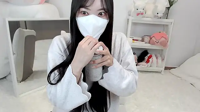 momo room online show from 05.05.26