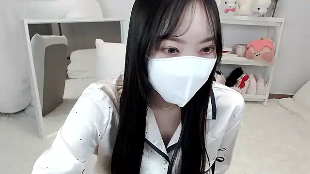 momo room online show from 05.09.26