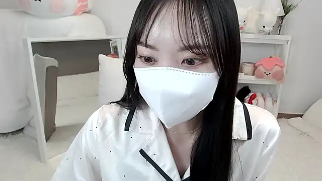 momo room online show from 05.15.26