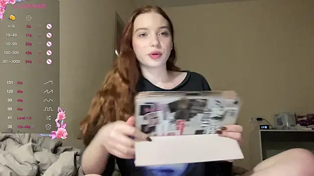 Snapshot of cinnabon_girls chatting on 12.19.24 cinnabon girls online show from 12.19.24