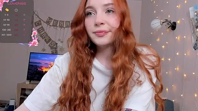 Snapshot of cinnabon_girls chatting on 12.28.24 cinnabon girls online show from 12.28.24