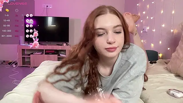 Snapshot of cinnabon_girls chatting on 01.20.25 cinnabon girls online show from 01.20.25