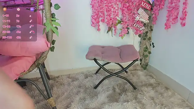 Snapshot of Amy-Skinny chatting on 03.06.25 Amy-Skinny online show from 03.06.25