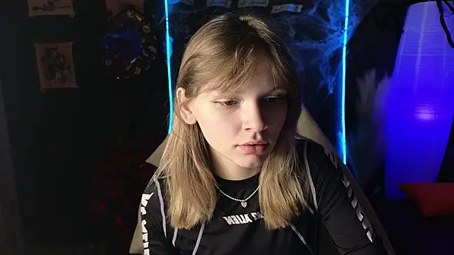 Snapshot of LitaBrom chatting on 10.26.25 LitaBrom online show from 10.26.25