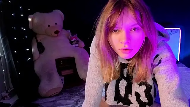 Snapshot of LitaBrom chatting on 11.20.25 LitaBrom online show from 11.20.25