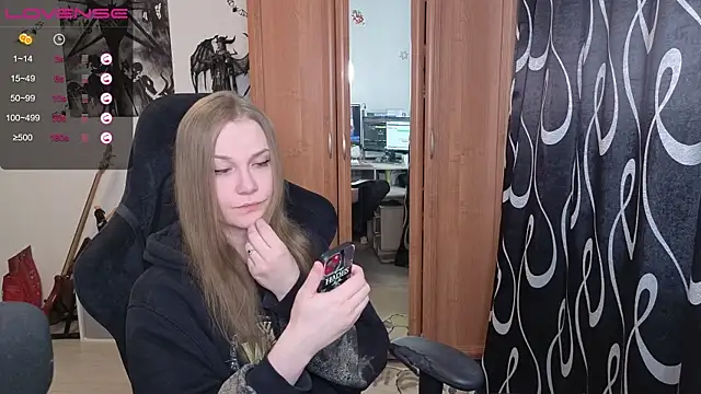 Snapshot of stellablondy chatting on 04.13.26 stellablondy online show from 04.13.26