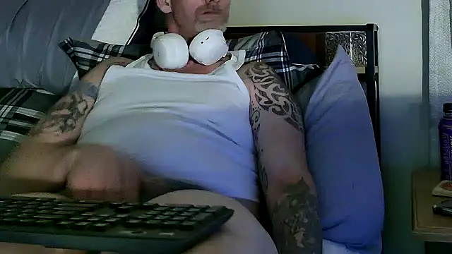 bird-b-n-tha-clouds online show from 04.12.26