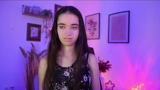 Snapshot of Gia_Paige18 chatting on 11.01.25 Gia Paige18 online show from 11.01.25