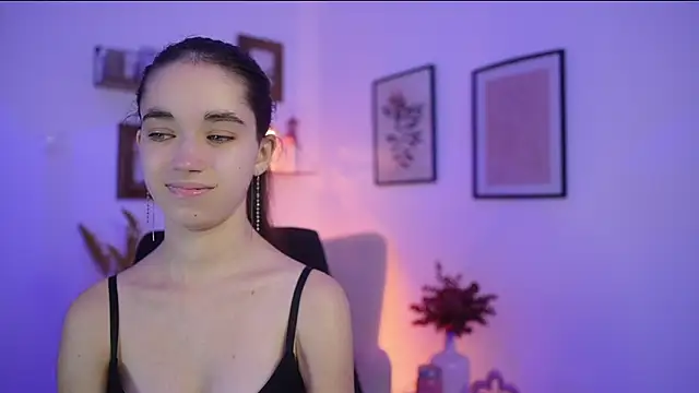 Snapshot of Gia_Paige18 chatting on 11.13.25 Gia Paige18 online show from 11.13.25