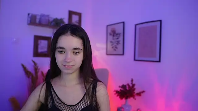 Snapshot of Gia_Paige18 chatting on 11.28.25 Gia Paige18 online show from 11.28.25