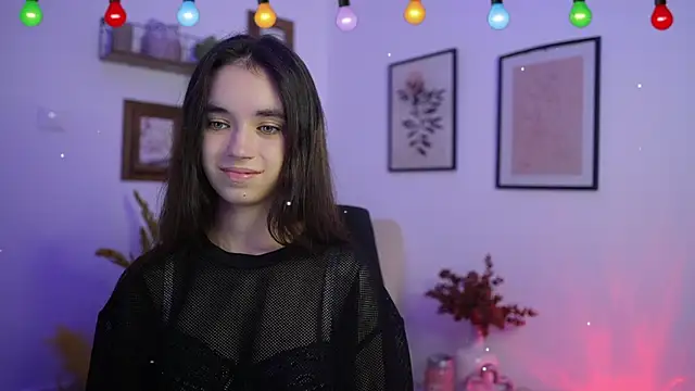 Snapshot of Gia_Paige18 chatting on 12.13.25 Gia Paige18 online show from 12.13.25