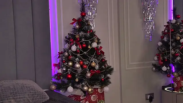 Snapshot of ChloeMarsch chatting on 12.16.25 ChloeMarsch online show from 12.16.25