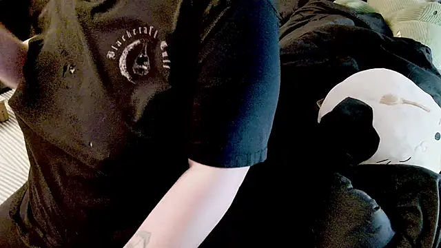 Snapshot of doomednympho chatting on 03.30.26 doomednympho online show from 03.30.26