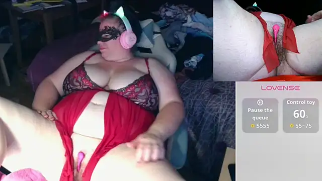 Snapshot of BBW-Ginger chatting on 04.13.26 BBW-Ginger online show from 04.13.26