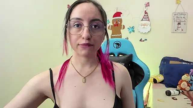 Snapshot of Julieta_cott chatting on 12.21.24 Julieta cott online show from 12.21.24