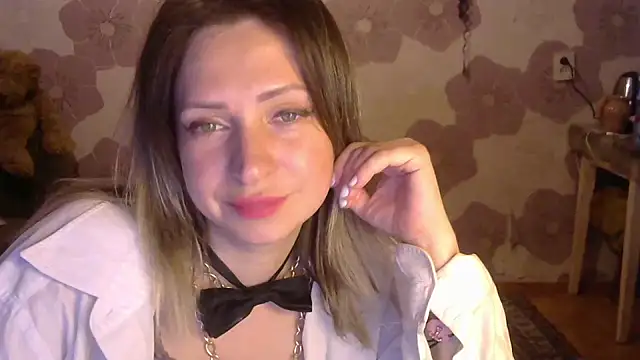 Snapshot of Queen_Daenerys chatting on 09.13.25 Queen Daenerys online show from 09.13.25