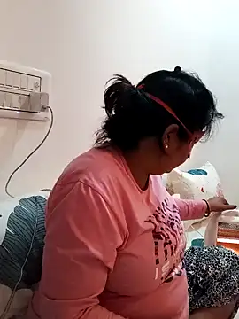 Snapshot of BBW_HOT_COUPLE chatting on 12.19.24 BBW HOT COUPLE online show from 12.19.24