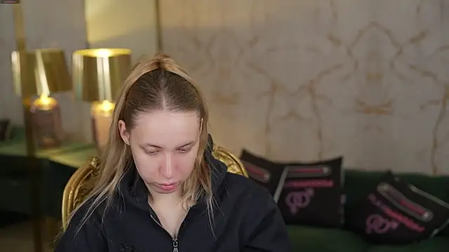 Snapshot of Linda054 chatting on 11.07.25 Linda054 online show from 11.07.25