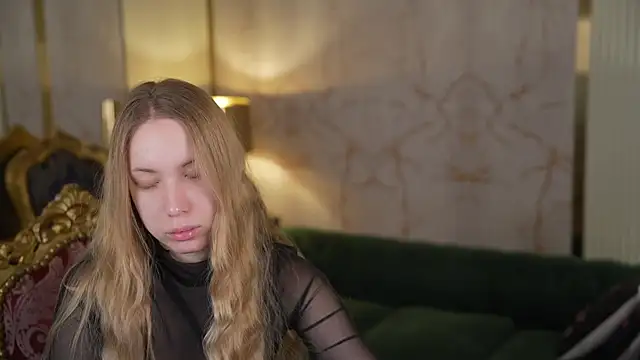 Snapshot of Linda054 chatting on 11.10.25 Linda054 online show from 11.10.25