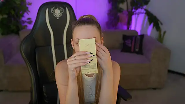 Snapshot of Linda054 chatting on 11.15.25 Linda054 online show from 11.15.25